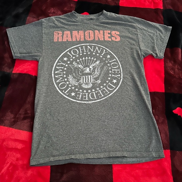 Ramones Shirt😎😎 - Picture 2 of 5
